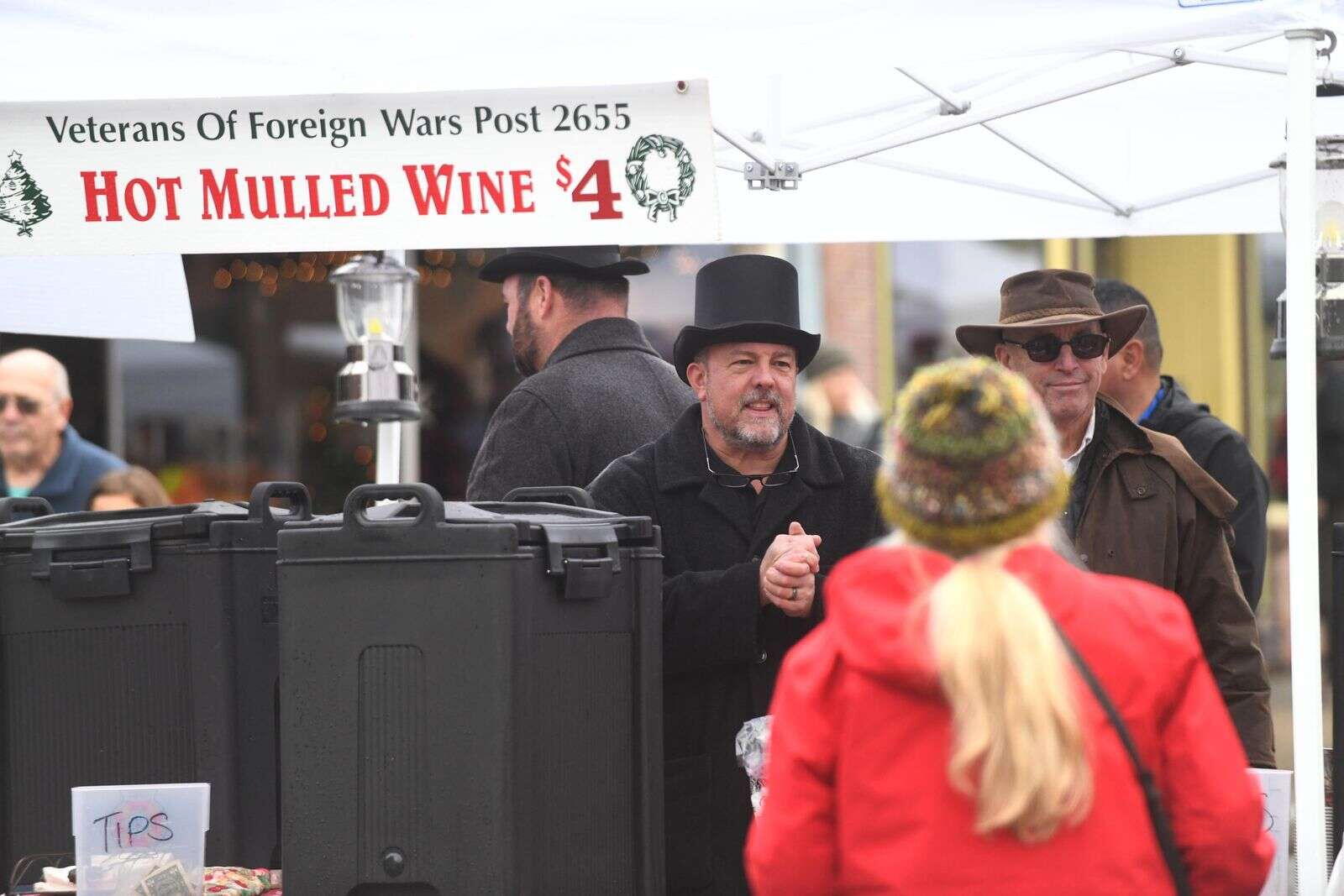 Come rain or shine: Victorian Christmas continues holiday street faire tradition